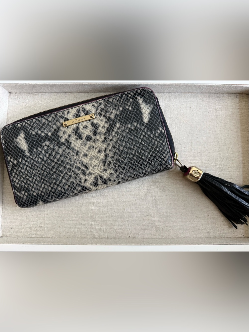 Stella & Dot Black and Cream Snake-Print Zip Wallet